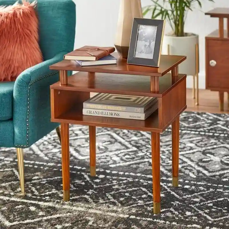 Table d'appoint du milieu du siècle avec étagère ouverte et pieds effilés
