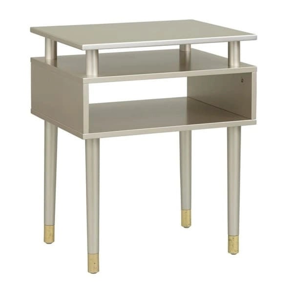 Table d'appoint du milieu du siècle avec étagère ouverte et pieds effilés
