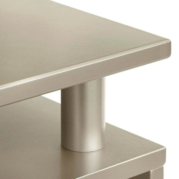 Table d'appoint du milieu du siècle avec étagère ouverte et pieds effilés