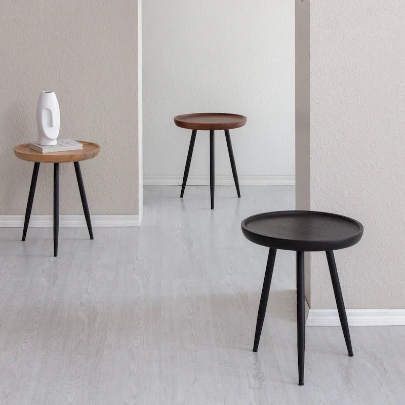 Table d'appoint ronde en manguier massif avec pieds coniques en métal noir, couleur naturelle