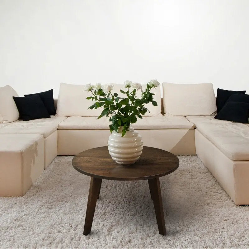 Table ronde en bois massif avec finition grain de bois naturel