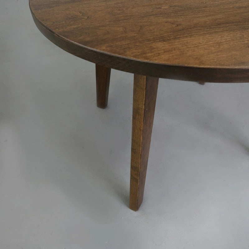 Table ronde en bois massif avec finition grain de bois naturel