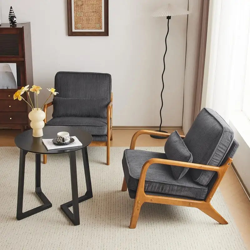 Fauteuil d'appoint moderniste en lin blanc cassé avec accoudoirs en bois massif