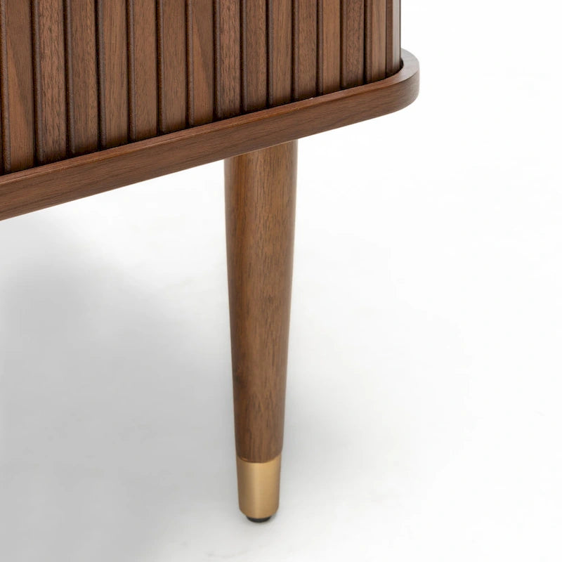 Enfilade en placage de noyer foncé avec portes coulissantes à tambour et accents en laiton